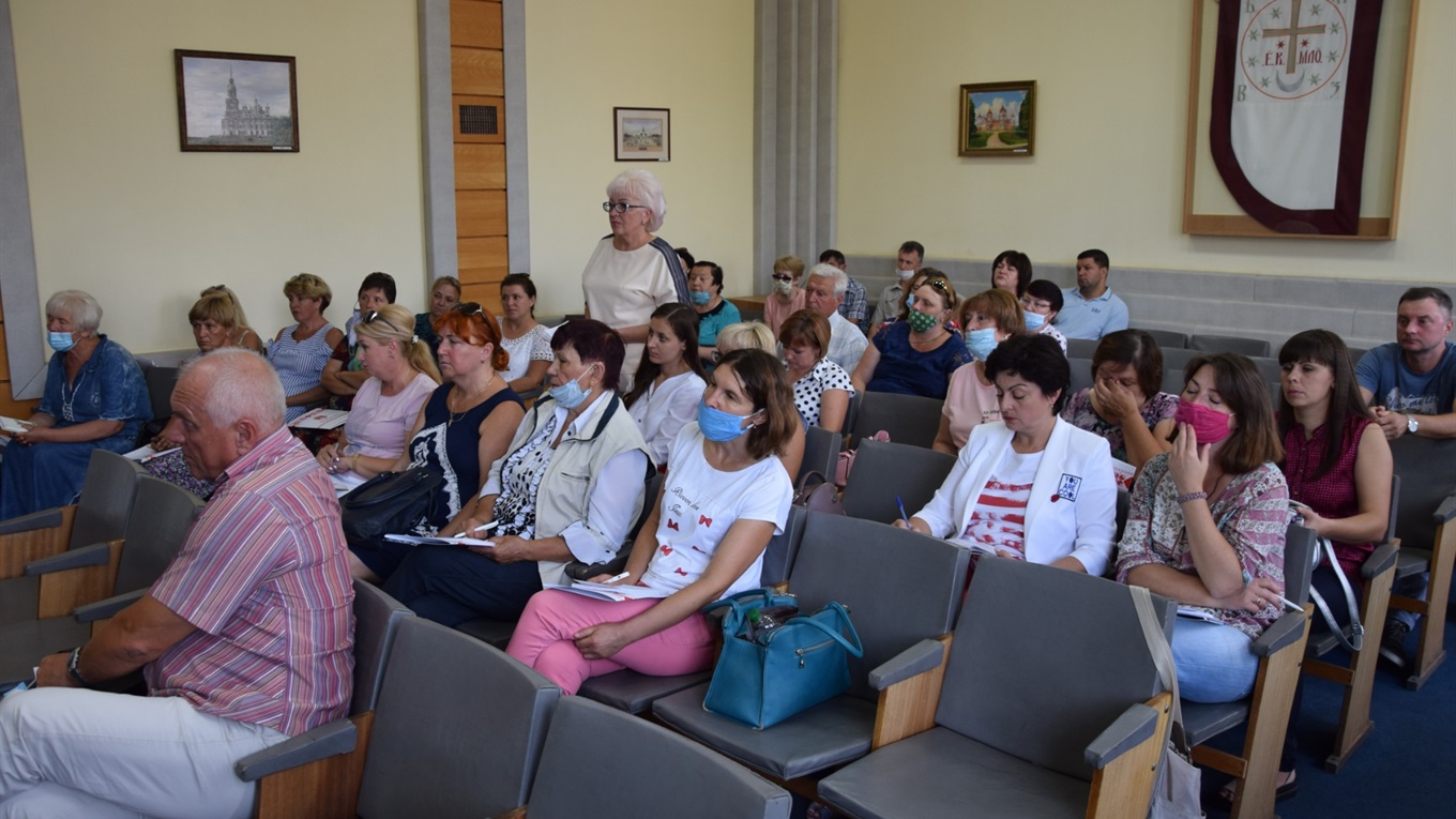 Три сценарії навчання, зміни статусу шкіл, ремонти. Про що спілкувалися переяславські освітяни?