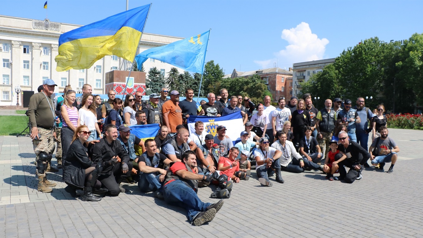 Мотопробіг «Єдність» з Ужгорода дістався Херсона. Ми підібрали яскраві світлини пробігу