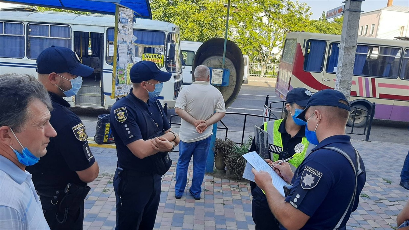 Поліція шукала порушників карантину на Кіцманщині: хочуть оштрафувати підприємців і маршрутчиків