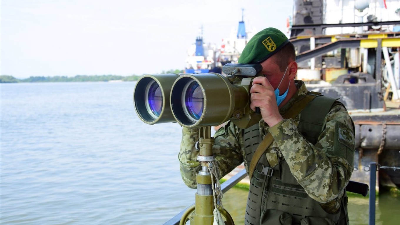 На Дунае измаильский пограничник спас женщину