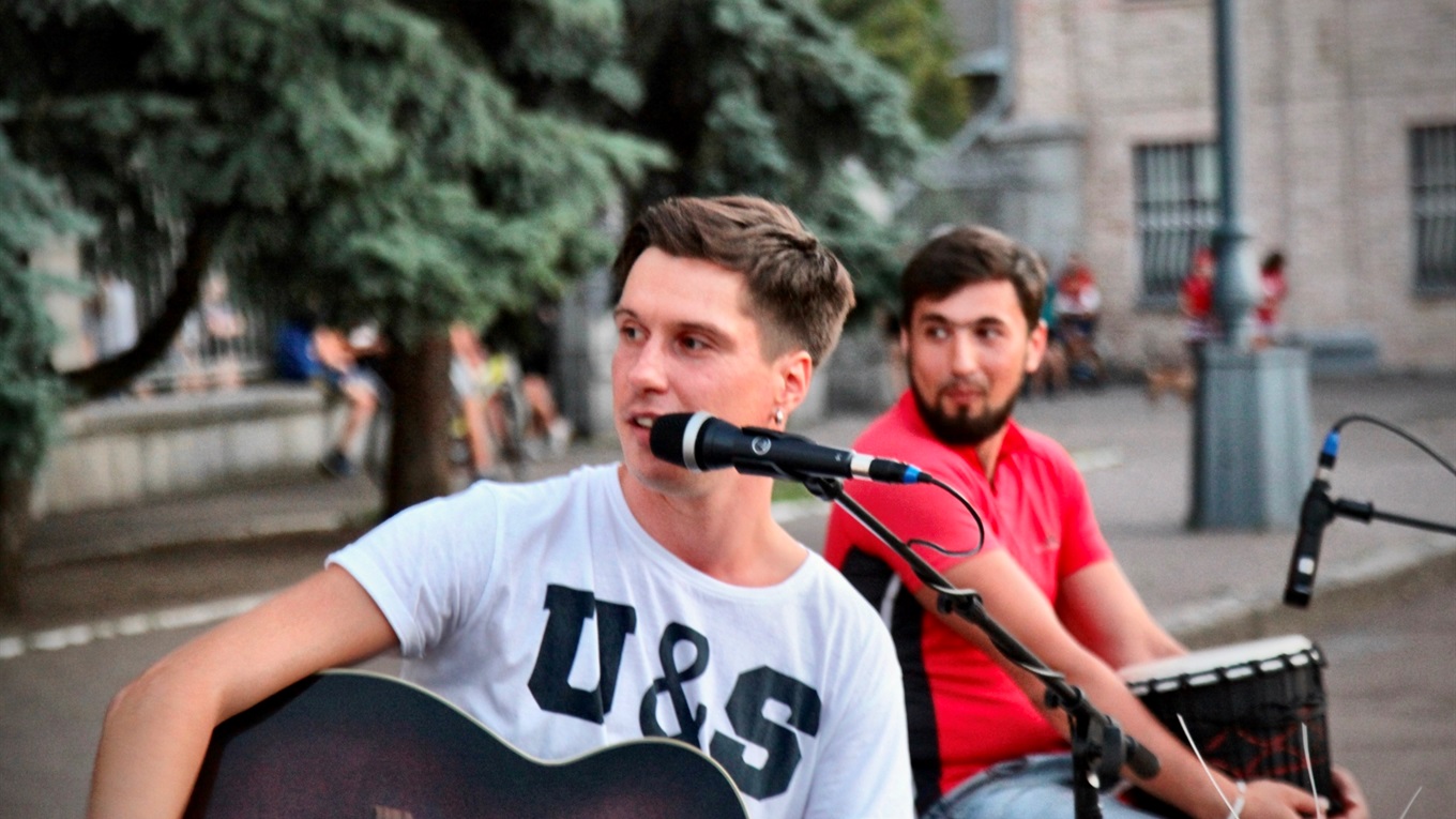 Якісна українська музика та кіно. У Переяславі тривають «вечори просто неба»