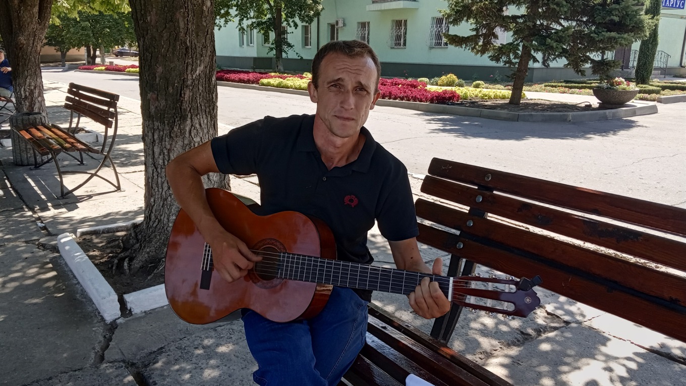 Музикант з Єлизаветівки грав на вулицях Праги та Дрездену
