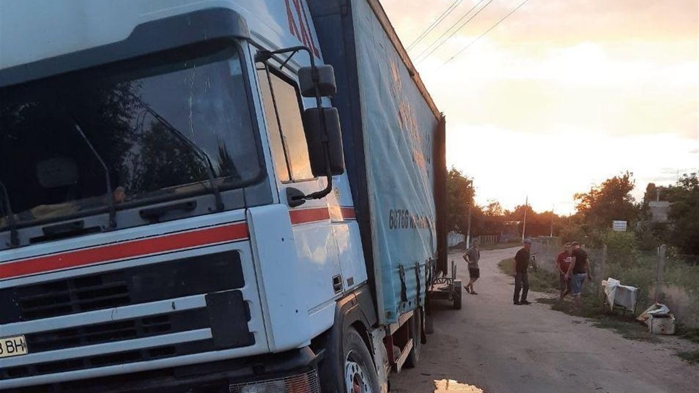 Охочий покататися на чужих автівках прихопив ще й бочки з медом