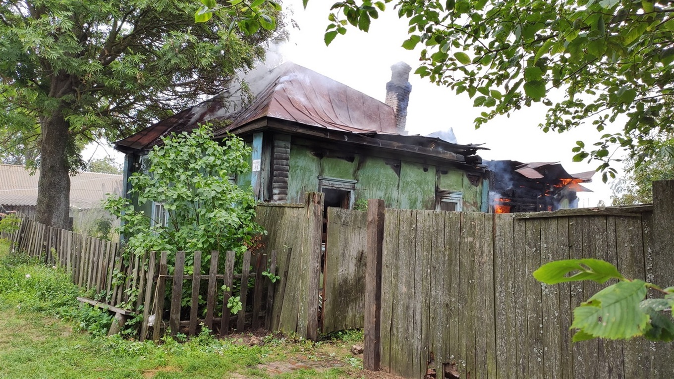У Перелюбі згоріла хата, де квартирували двоє приїжджих чоловіків