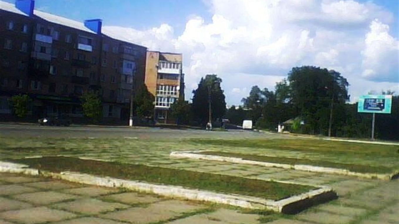Сесія скасувала рішення виконкому про плити на Борисоглібській площі 