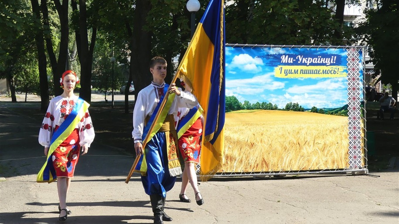 Фото дня: лозівчани почали святкувати День прапора та незалежності України
