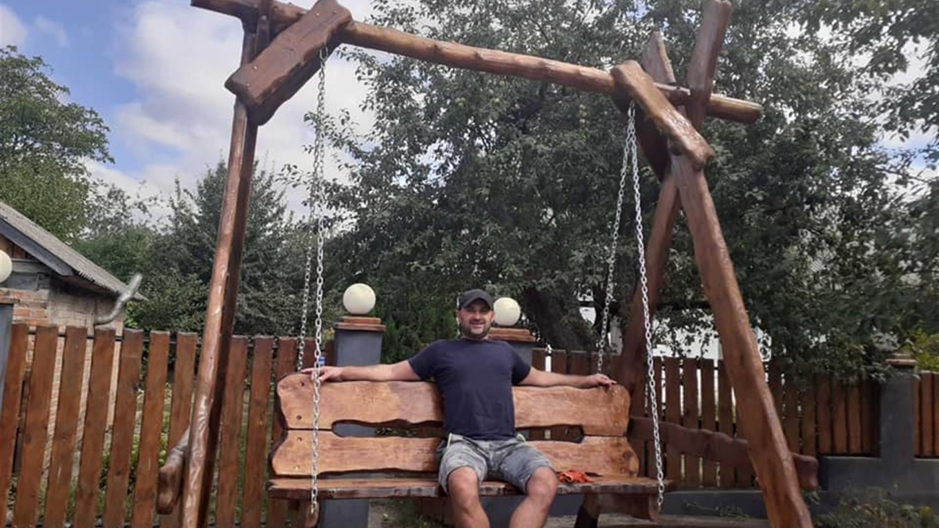 Руслан Стародуб подарував Переяславу власноруч виготовлену гойдалку. Де її встановити?