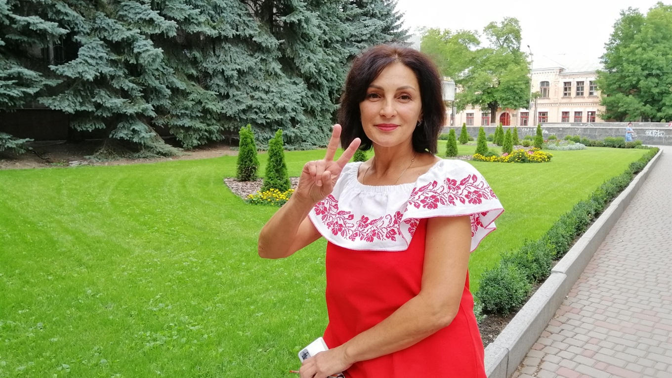 «Якщо ти володієш талантом, подаруй його людям». Про первомайчанку, яка встигає все