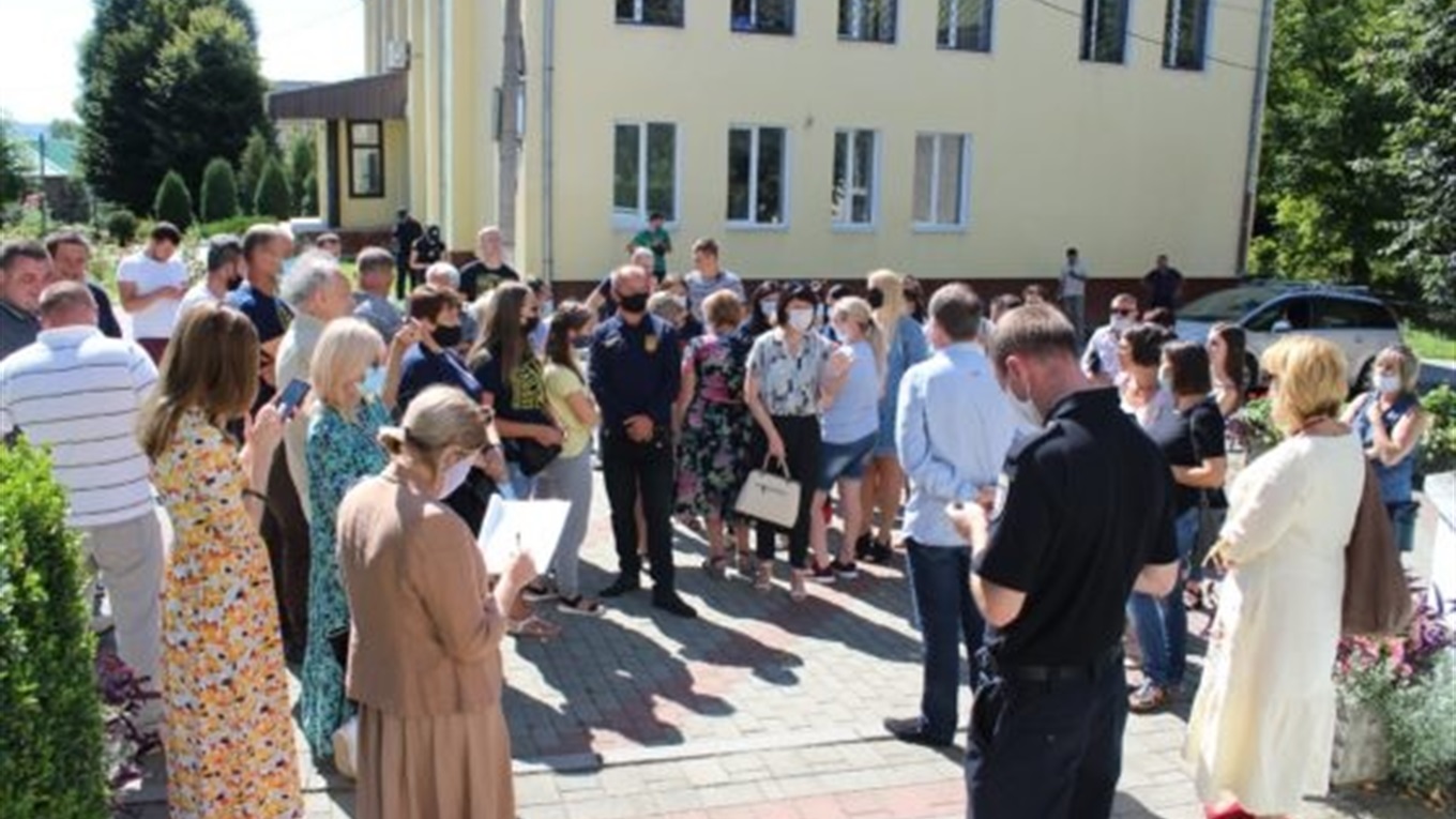 Калушани вийшли на акцію протесту проти карантинних обмежень
