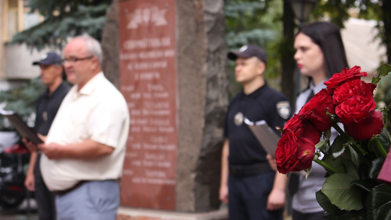 Слова вдячності та скорботні квіти: на Лозівщині вшанували загиблих захисників України