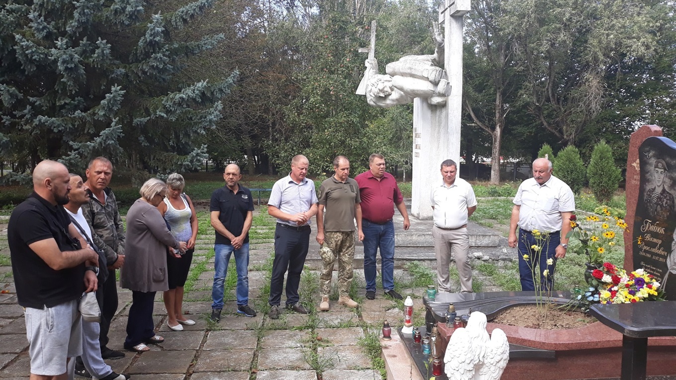 29 серпня - День захисників. Могили героїв з Кіцманщини відвідали керівники району і волонтери