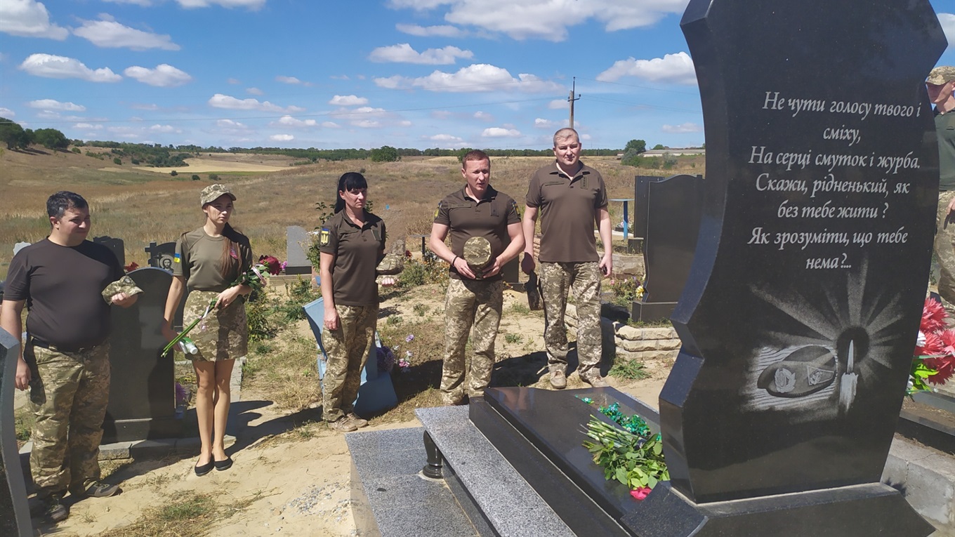 «Досі важко прийняти, що він загинув...» - в Добропіллі віддали шану загиблим захісникам України