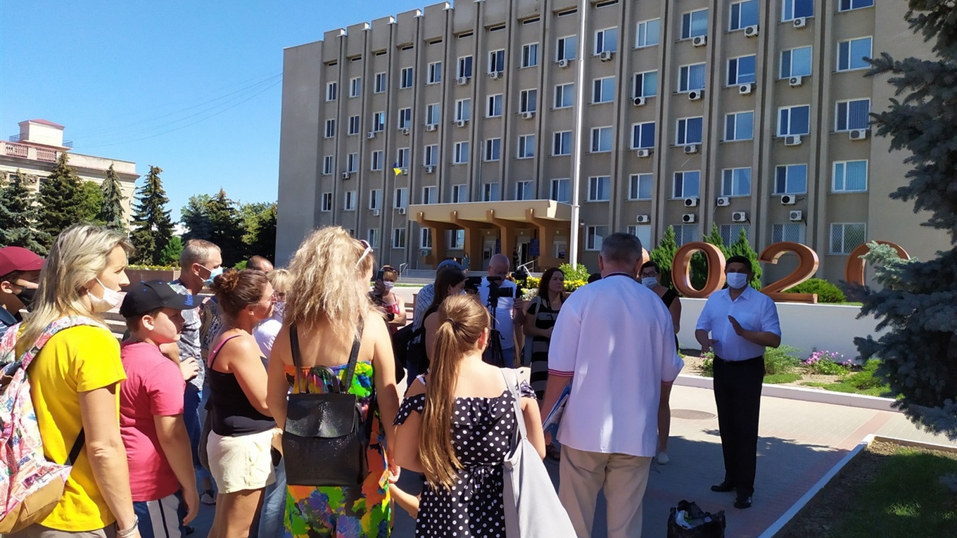 Коронавирусный протест за день до красной зоны: измаильчане ищут ответы у мэра (видео)