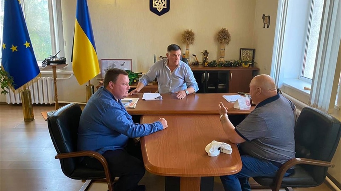 Держава — бізнес — село. Або чому досвід роботи ТОВ “Світанок” зацікавив фермерів Сірогозщини