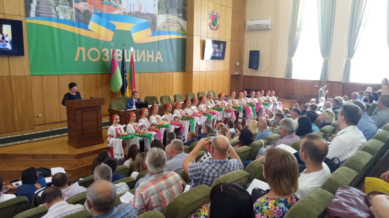 Святкові короваї та обласні відзнаки: Лозівська ОТГ відзначає другу річницю створення