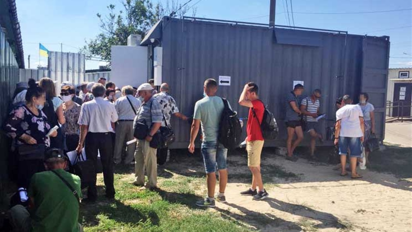 КПВВ на Донбассе перешли на новый режим работы. Объясняем, что изменится