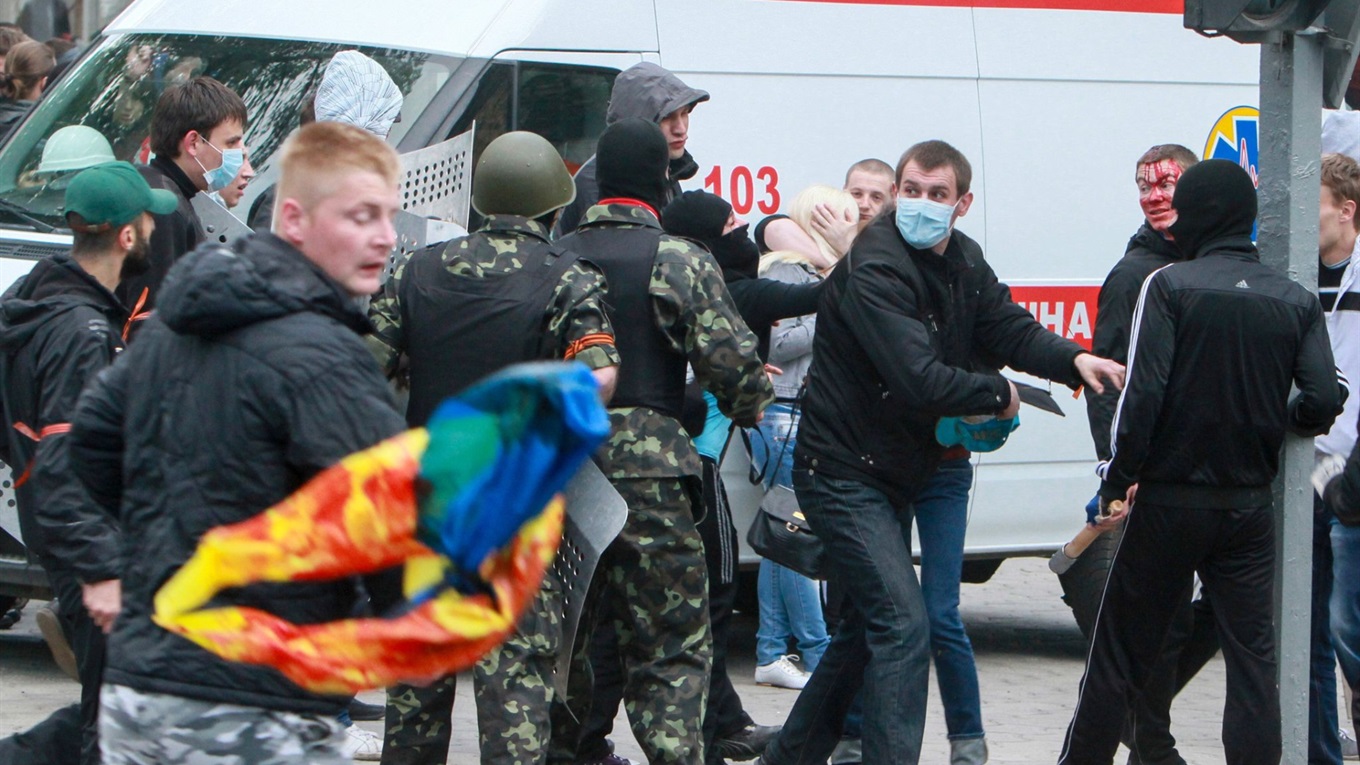 Это шесть снимков Ваганова из альбома «Летопись российско-украинской войны». Вот их история