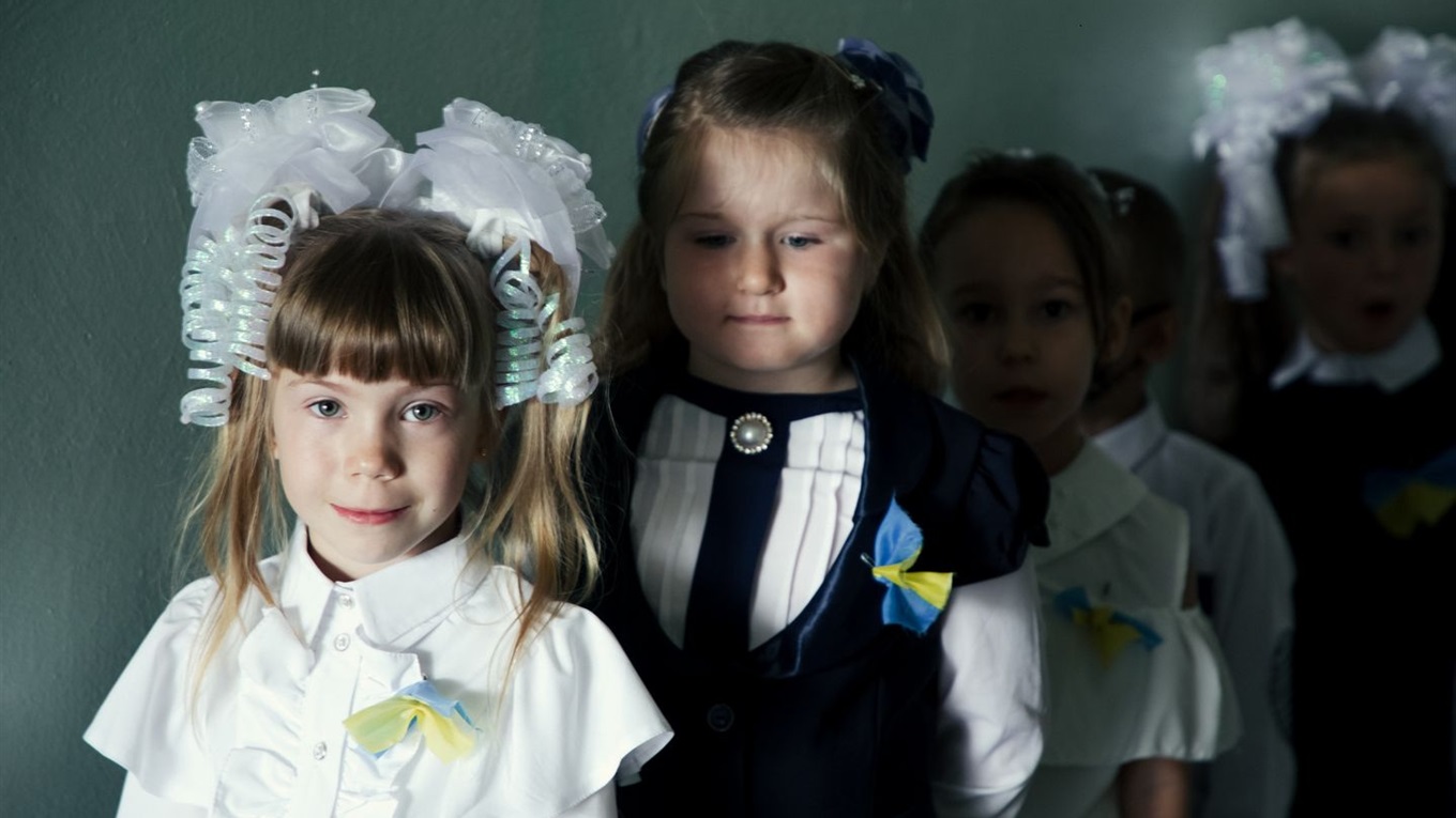Це «першачки» в Авдіївці та Опитному. Ось як до школи пішли діти, які народилися з початком війни