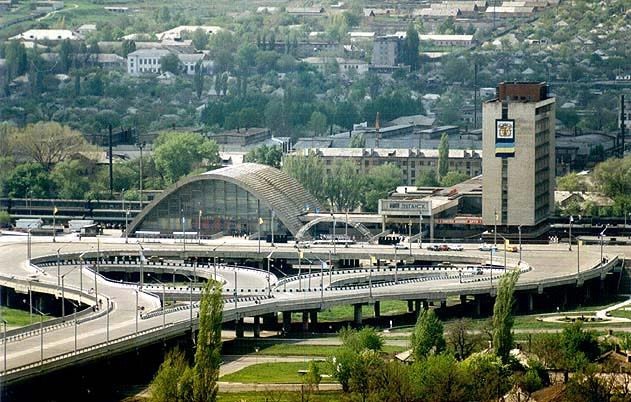 Железнодорожный вокзал в Луганске. Вид с эстакады