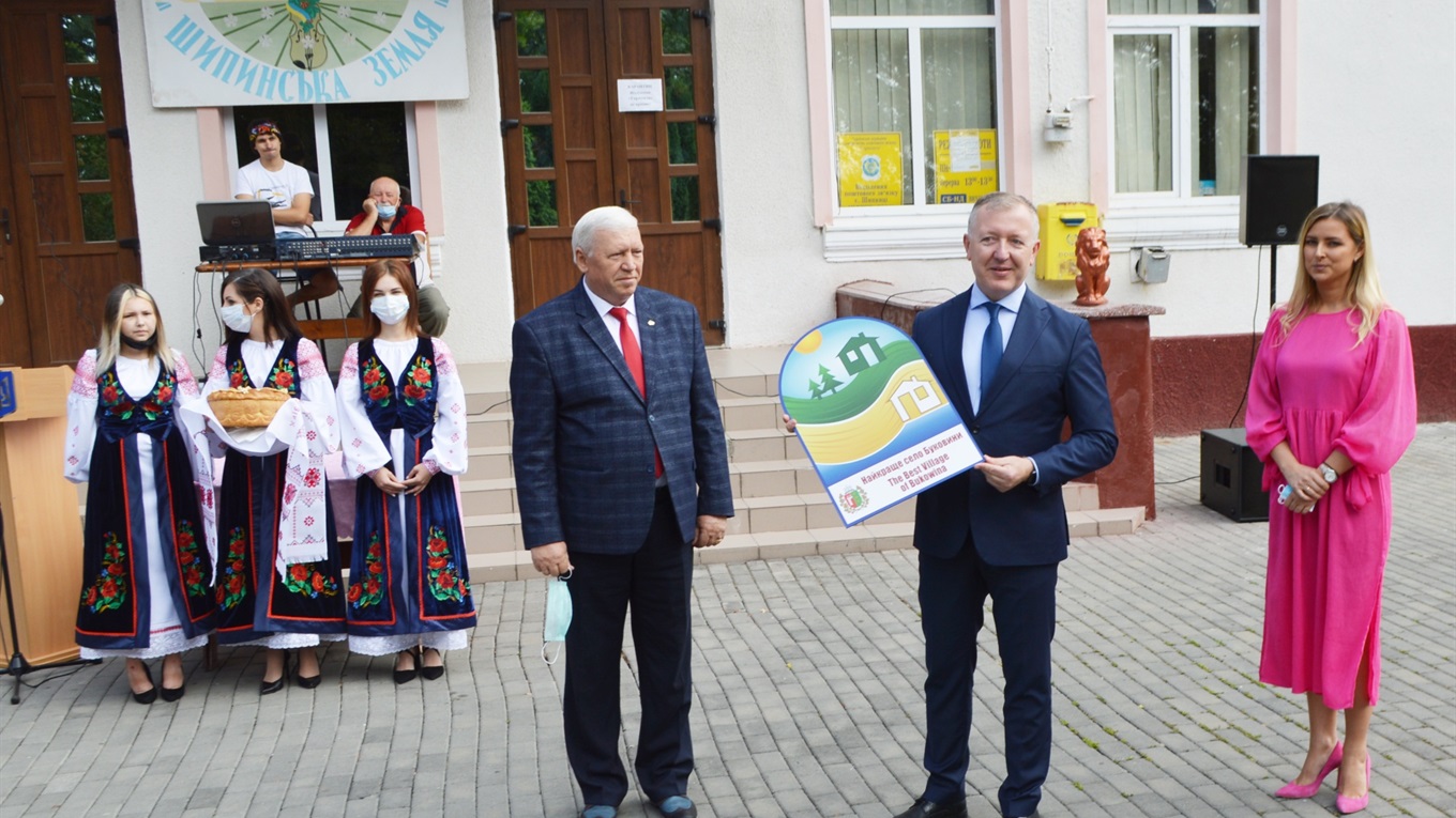 Шипинці — краще село Буковини. Голова ОДА вручив відзнаку старості села
