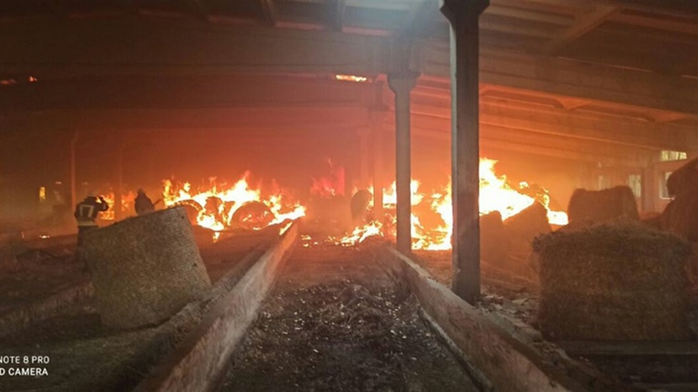 За вихідні у Циблях згоріло сміття, а у Великій Каратулі — сіно