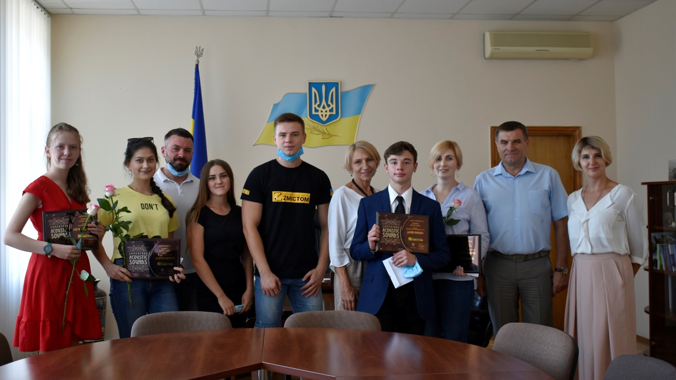 Авторська пісня та власний кавер: у Жмеринці привітали переможців фесту «Zhmerynka acoustic sounds»