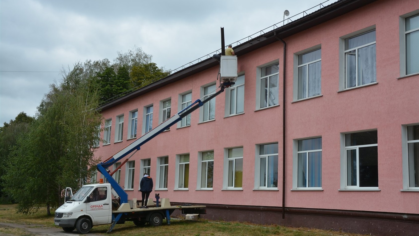 Дах Студениківської школи зробили за півтора місяця