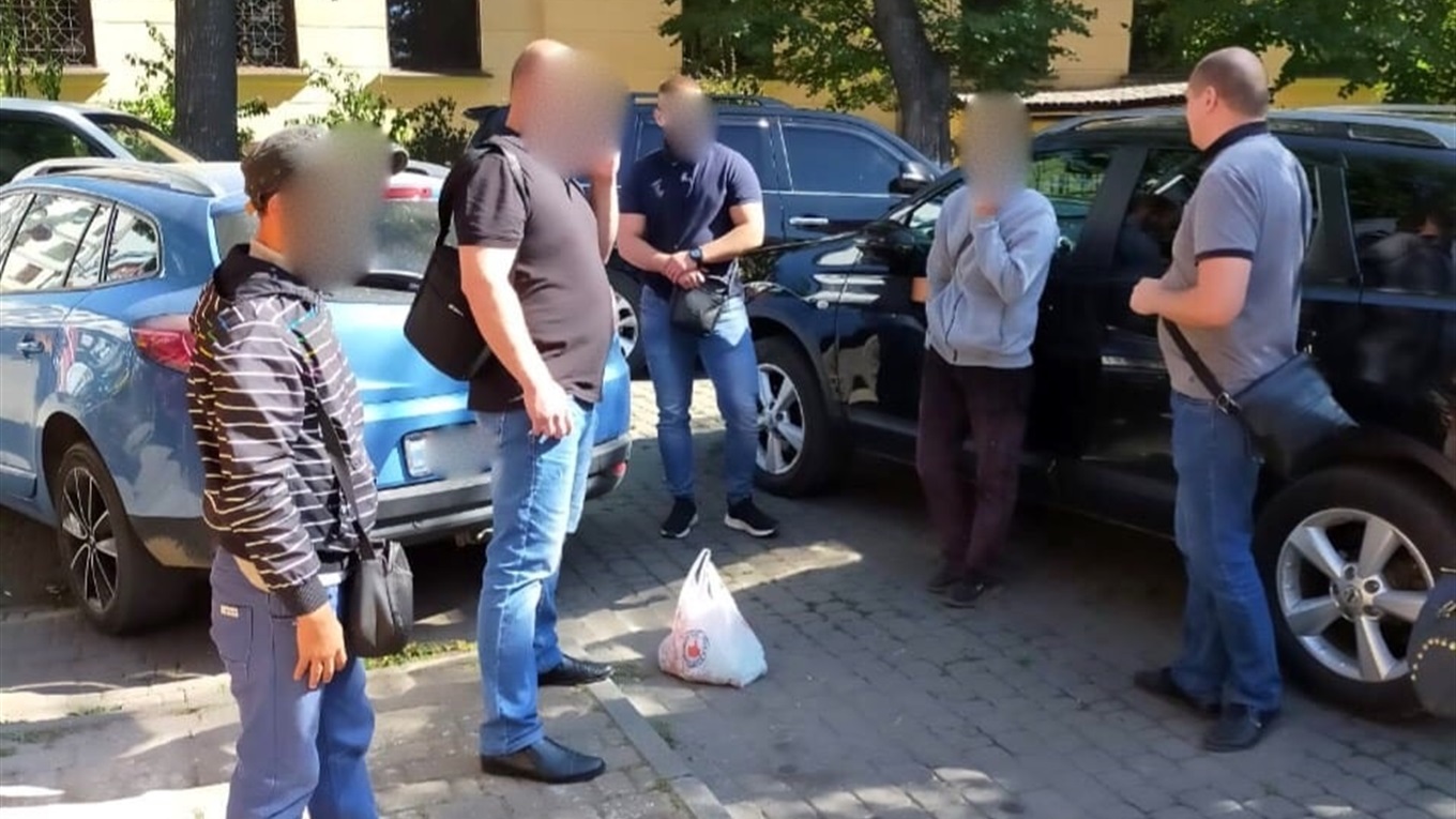 Житель Тлумаччини змушував жебракувати 22-річного калушанина з інвалідністю