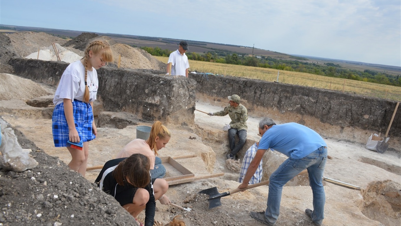 Археологи виявили унікальні знахідки в курганах на Луганщині. Показуємо, як відбуваються розкопки