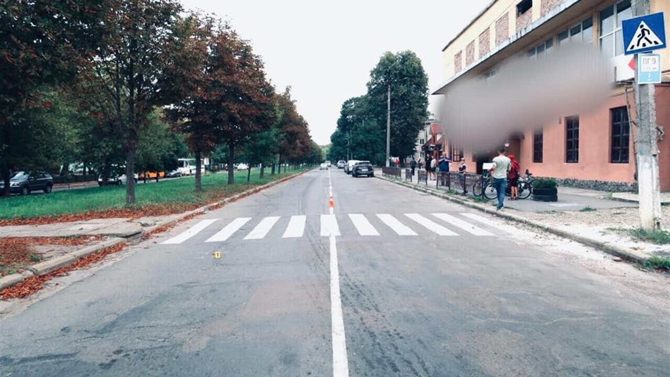 У Калуші юний мотоцикліст збив 10-річного хлопчика на пішохідному переході