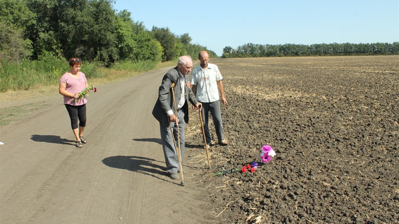 У день визволення Залізничного ветеран розповів, чому щороку приходить на знакове для нього місце