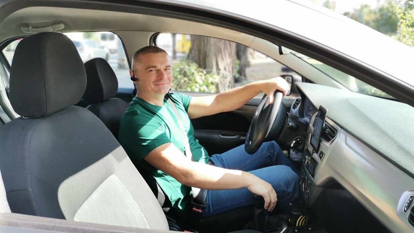 Ексмер Дебальцевого працює таксистом у Києві. Дивіться, що він каже за кермом про війну і не тільки