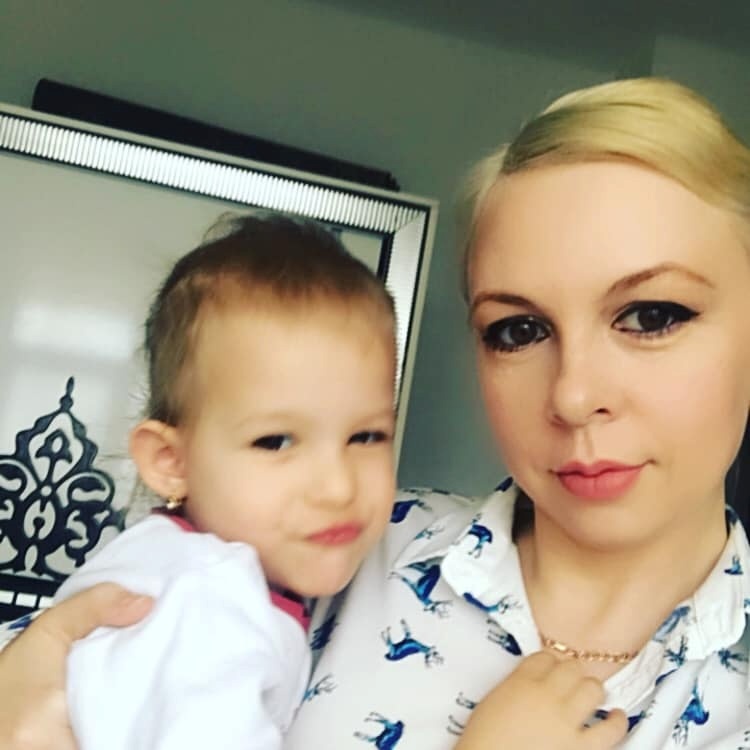 Карина с дочерью