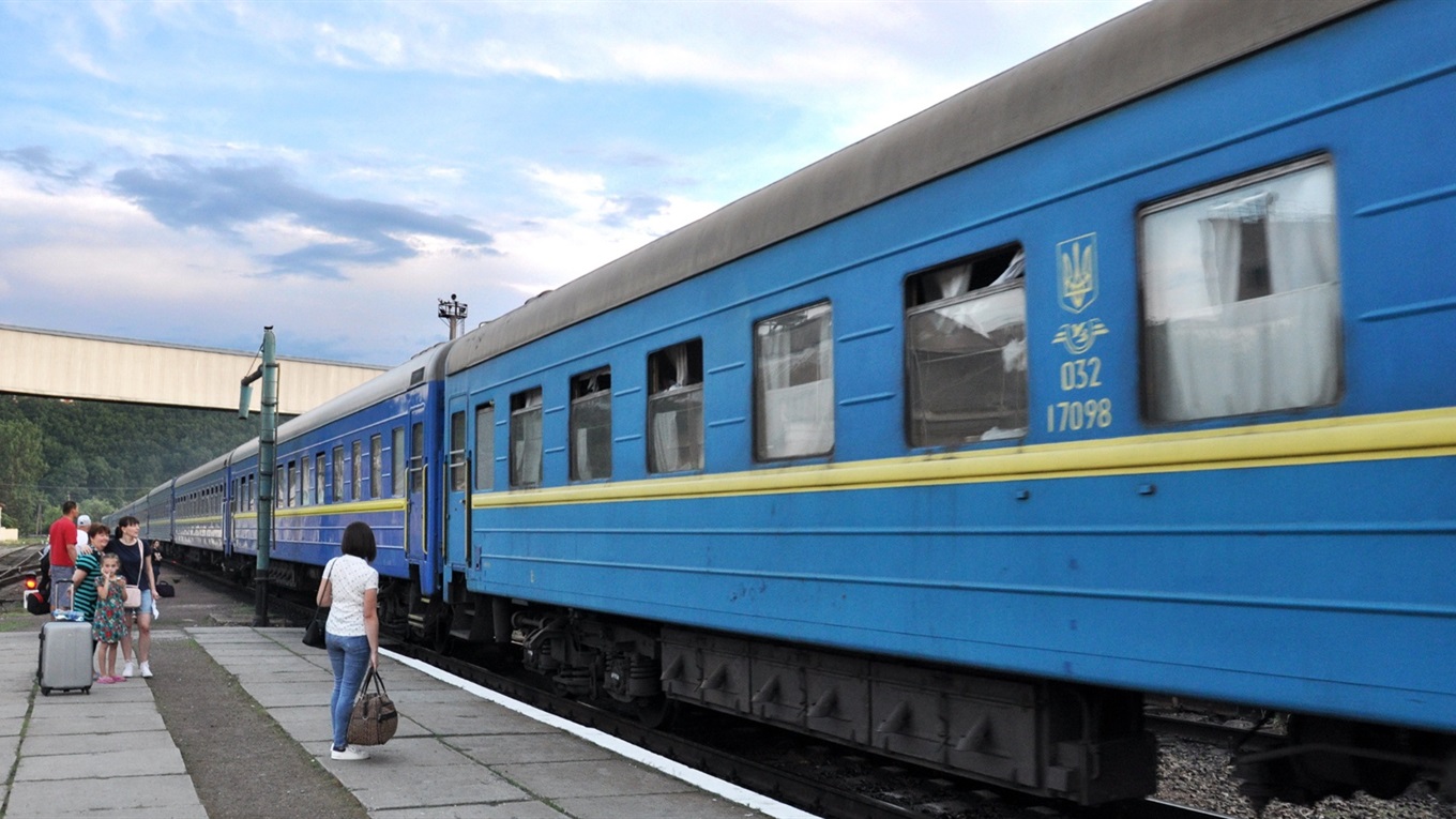 Коли відновиться курсування потяга «Рахів – Київ» через Чортків