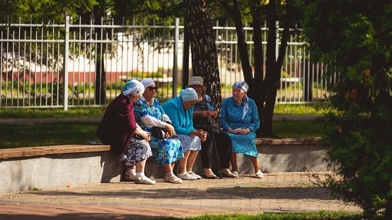 Пенсіонерам віком за 75 років підвищать пенсію: встановлена доплата до 400 грн 