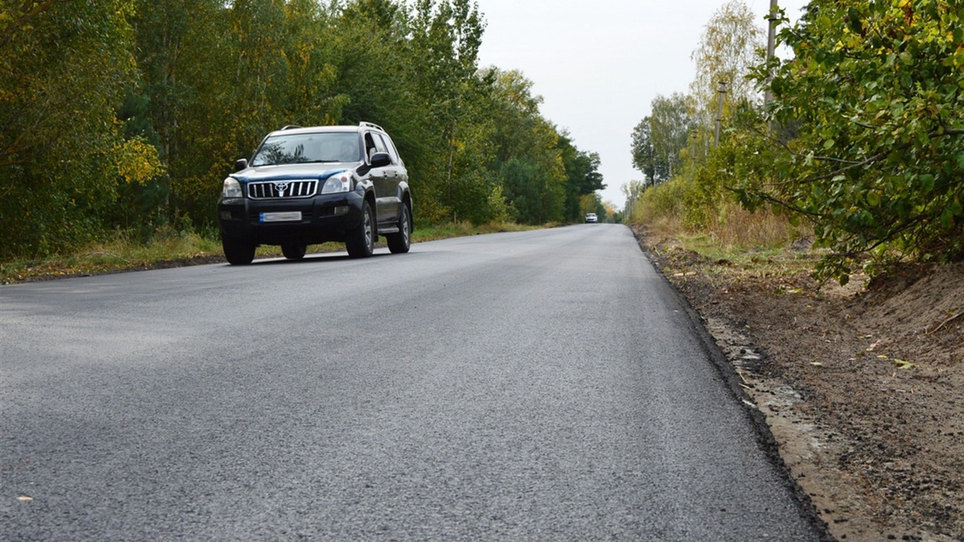 Нарешті відремонтували дорогу від Корюківки до Кучугур