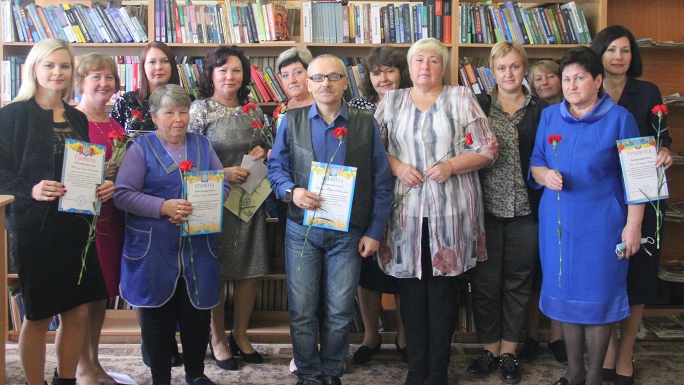 Працюють в умовах карантину: бібліотекарі Калинівки приймали вітання зі святом