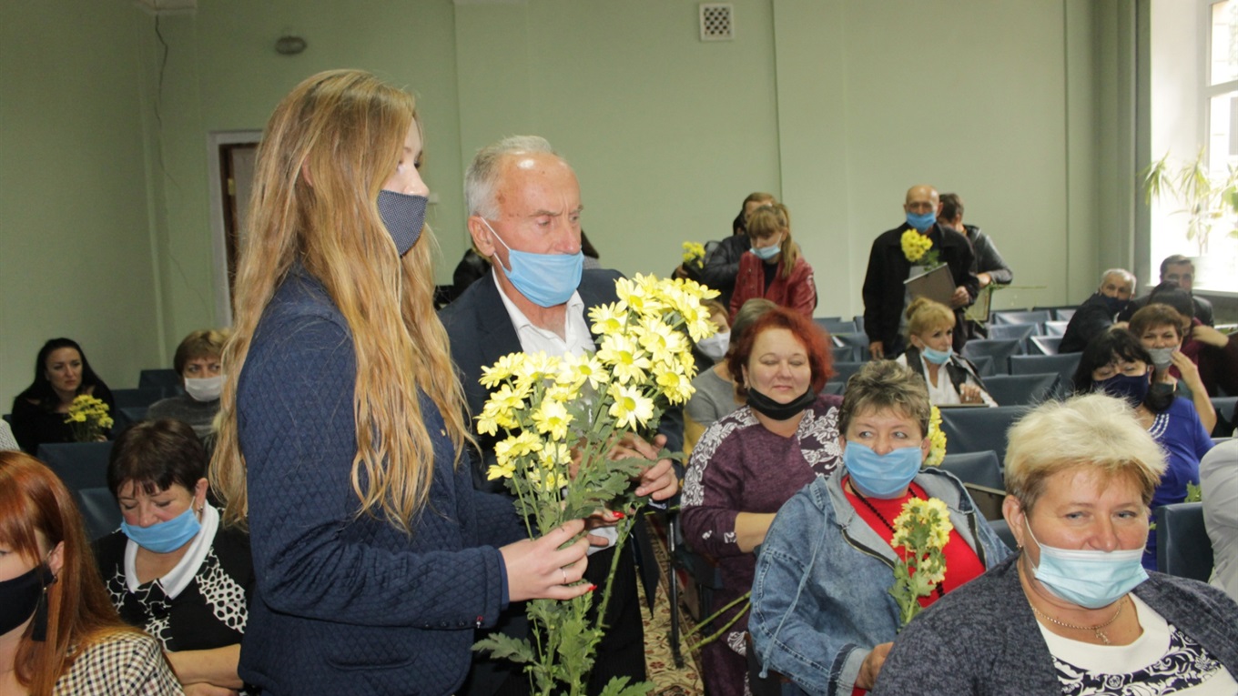 Як цього року привітали освітян району