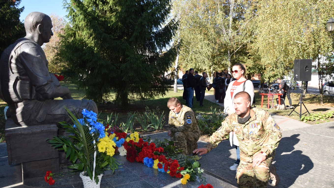 Дев’ять воїнів-захисників посмертно стали Почесними громадянами. Посвідчення отримали їхні рідні