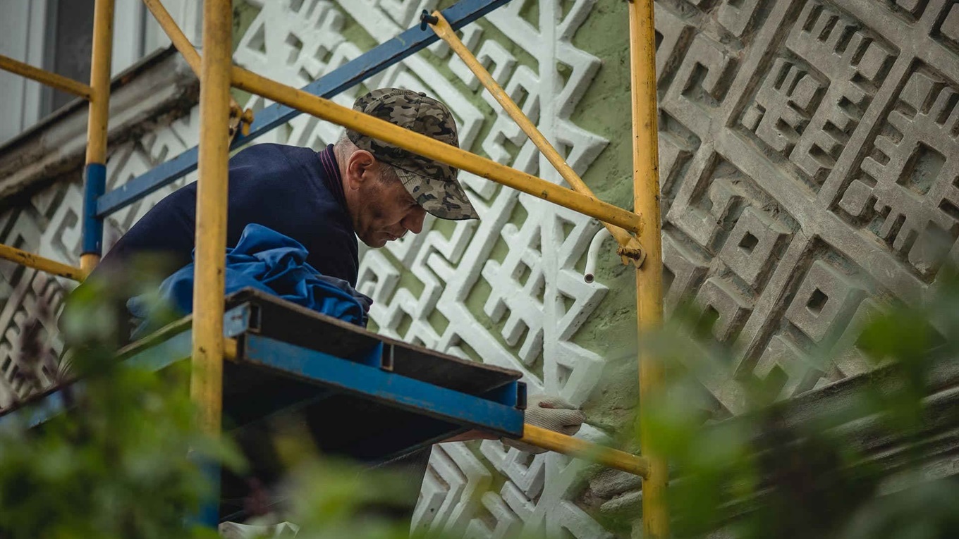 Кам'яні вишиванки: як ентузіасти розвивають туристичний бренд Нової Каховки, відновлюючи будівлі