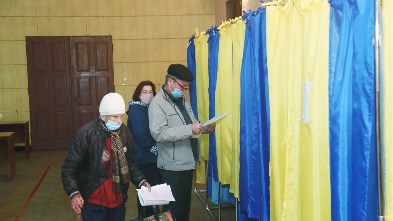 Як проходять вибори на Кіцманщині — фоторепортаж