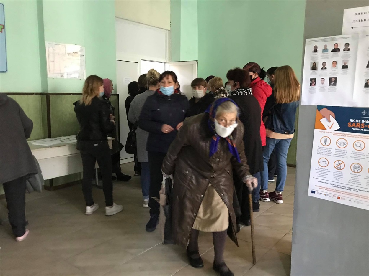 Черги на дільницях