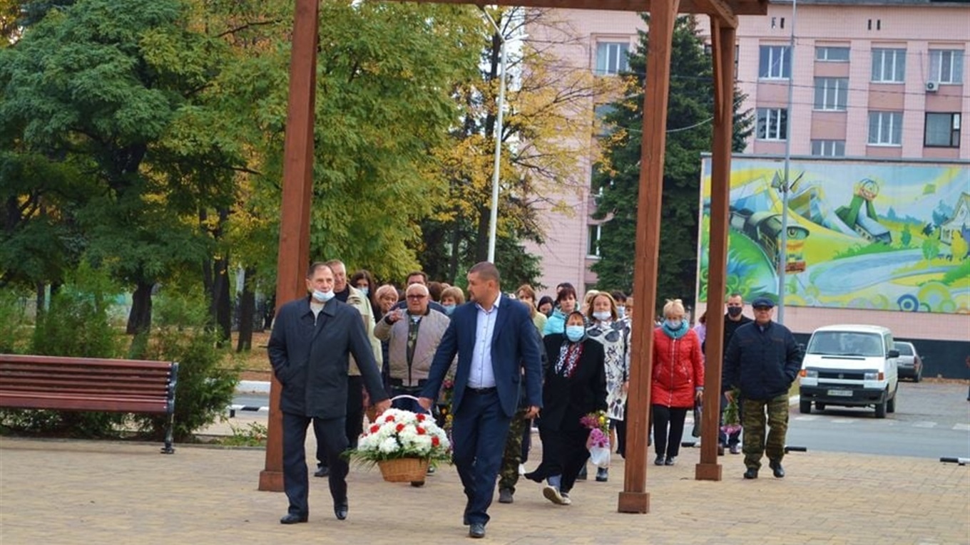 У Добропіллі відбулося покладання квітів з нагоди Дня визволення України від нацистських загарбників