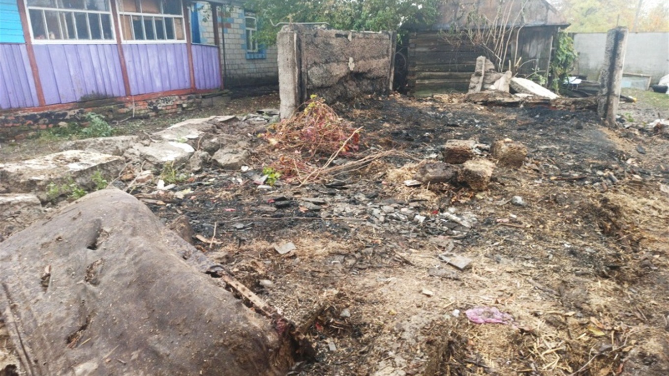 В Олександрівці на Корюківщині згорів сарай. Вогонь міг знищити й два житлові будинки