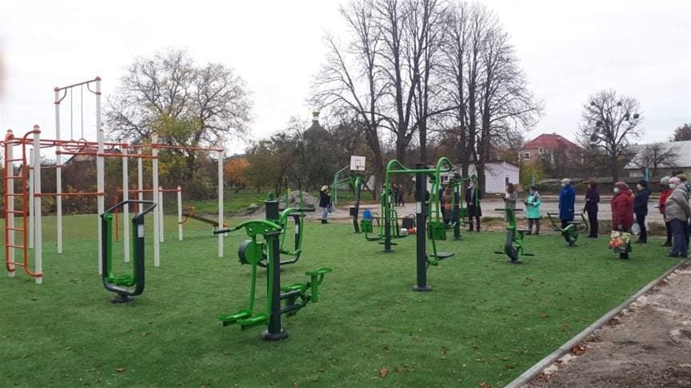 У Ржищеві - нове міні-футбольне поле та workout-майданчик