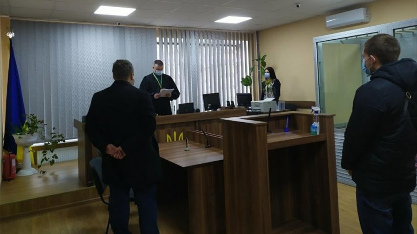 Калушанка, влаштовуючись продавцем, викрала гроші з магазину і втекла