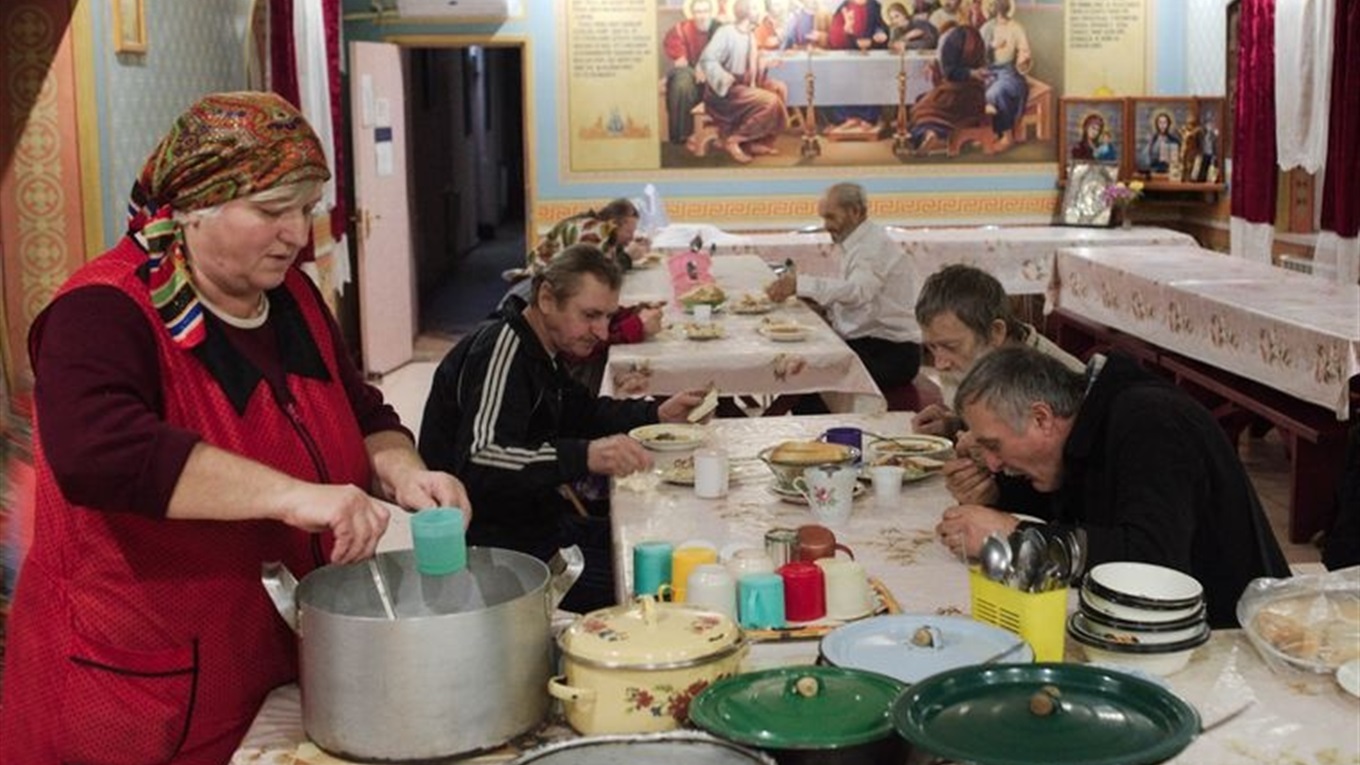 Храм біля лінії фронту на Луганщині приютив літніх людей. Як дім милосердя виживає в умовах війни