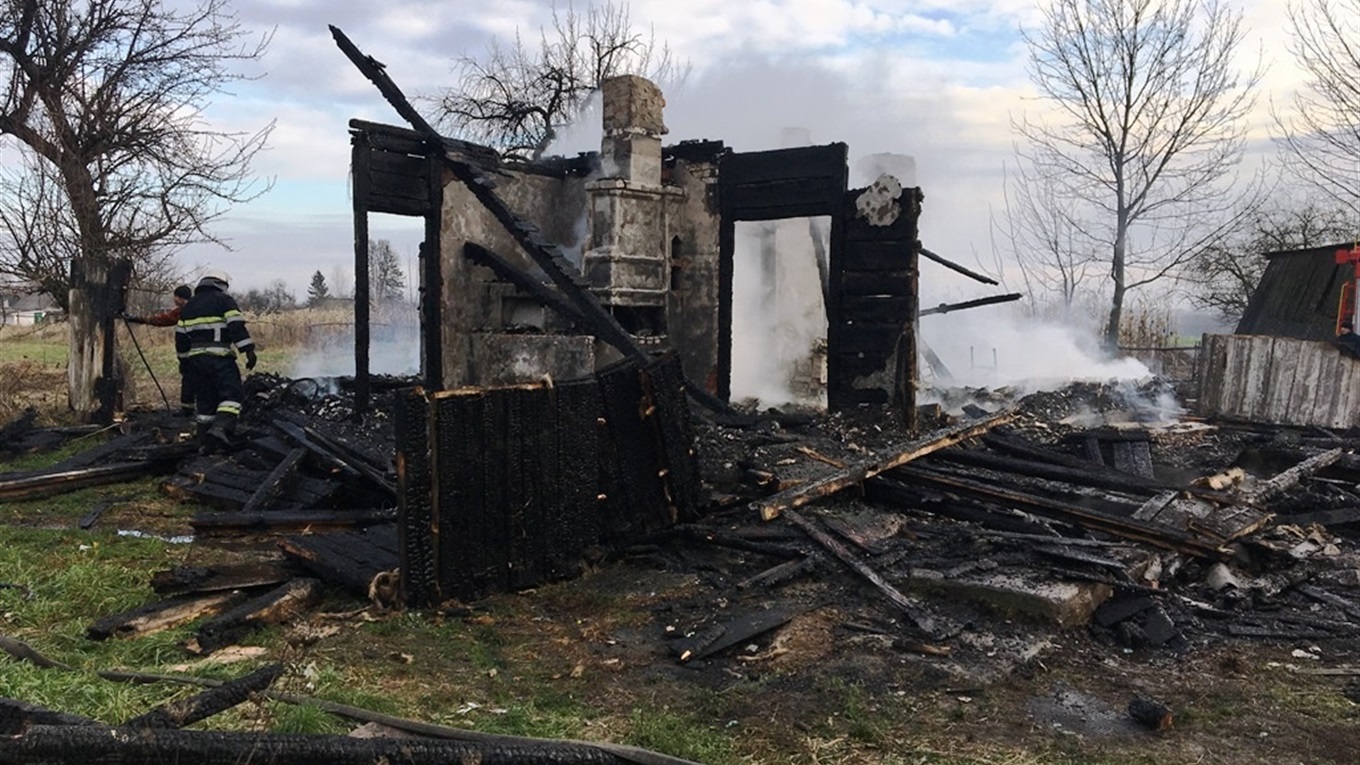 Жителі Новоград-Волинського району залишилися без хати: що сталося