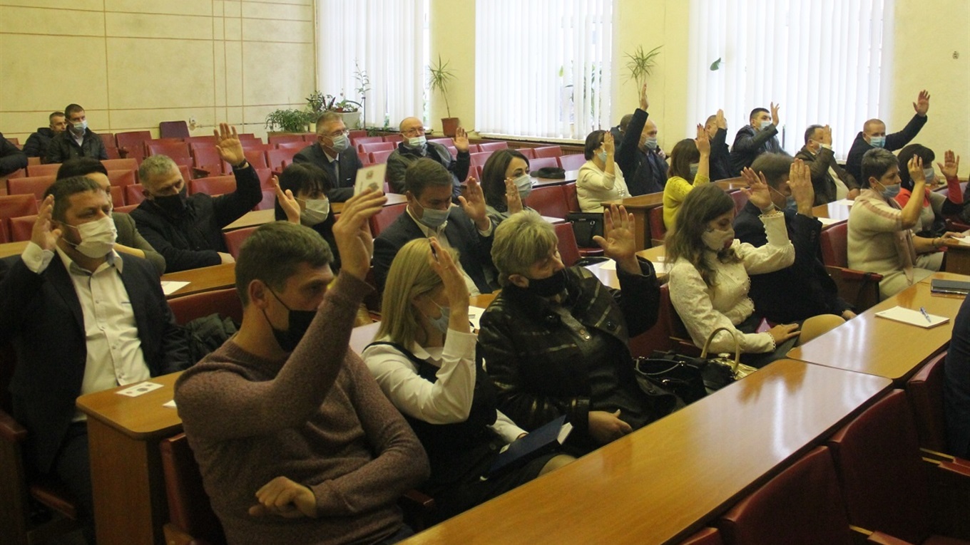 Педагоги-депутати: хто з освітян Калинівщини засідатиме у радах