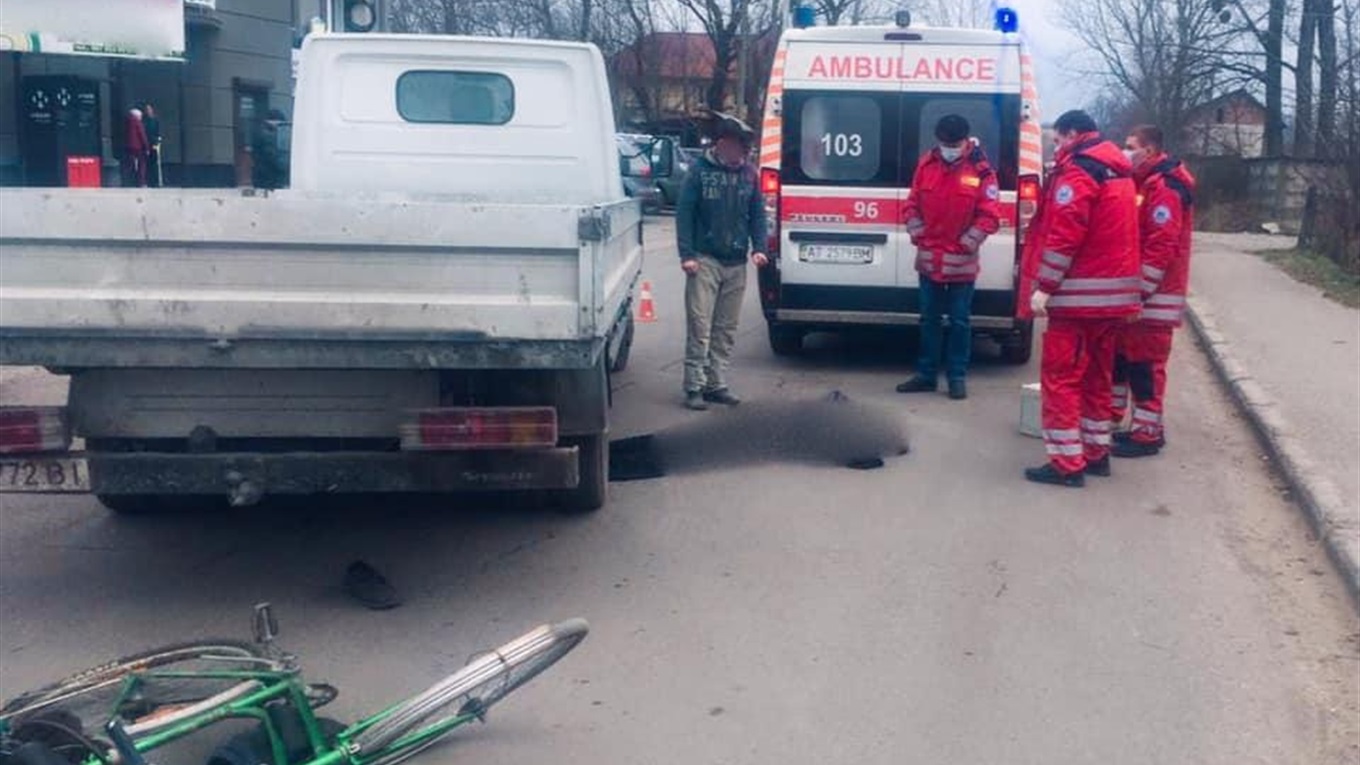 У Калуші  Mersedes Sprinter збив велосипедиста